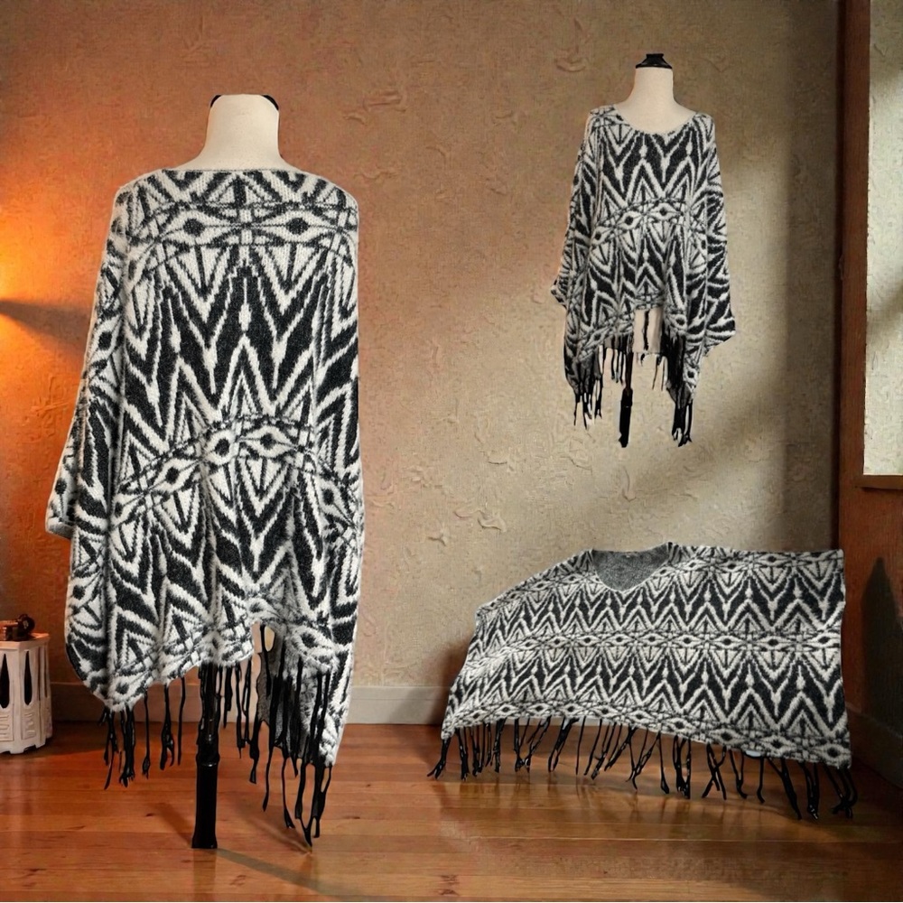 Cecico Black & White Eyelash Knit Poncho Cape – Fringed Super Soft Pullover Sz L
